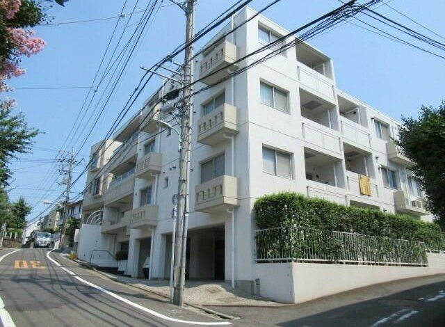 鉄飛坂マンションの外観