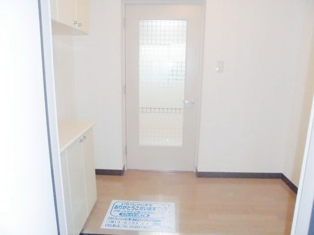 鉄飛坂マンションの玄関