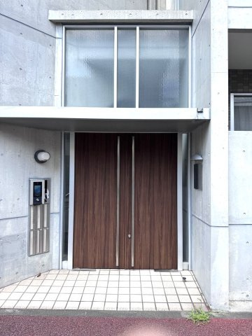 瑞穂区下坂町二丁目一棟マンションのエントランス
