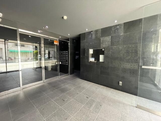 プレール・ドゥーク新御徒町のエントランス