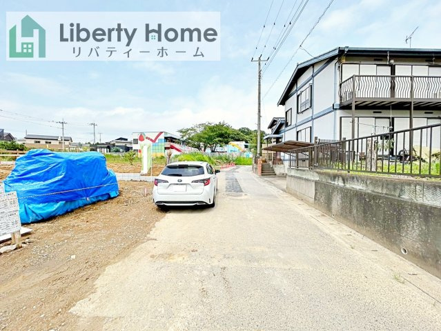 土浦市桜ケ丘町第5　新築戸建　1号棟の前面道路含む現地写真