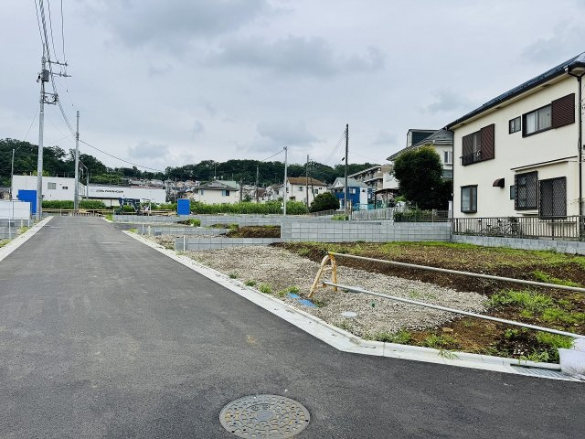 八王子市　小宮町　建築条件付き売地　４期の前面道路含む現地写真|～南東側5ｍ・北東側5ｍ道路に面しています～