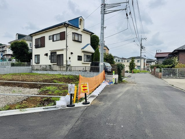 八王子市　小宮町　建築条件付き売地　４期の前面道路含む現地写真|～南東側5ｍ・北東側5ｍ道路に面しています～