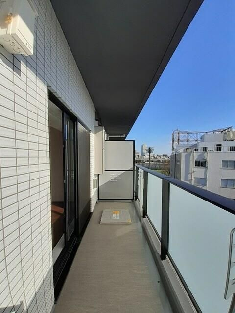 アン ハヤシ インクのバルコニー