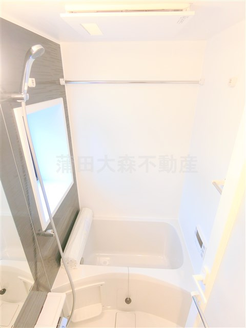 ラクラス蒲田Ⅱの浴室|窓と浴室乾燥機+追焚付きのバスルーム　お風呂