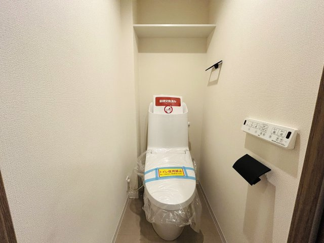 横浜駅から歩いて７分ですって！横浜駅が最寄りって、神奈川の最上級って感じがします！みなとみらいとはちょっと違うヨコハマって感じがちょっとイイ！！『パークハイツ横浜』リノベーションのトイレ|トイレもきれいです