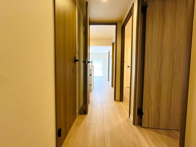 横浜駅から歩いて７分ですって！横浜駅が最寄りって、神奈川の最上級って感じがします！みなとみらいとはちょっと違うヨコハマって感じがちょっとイイ！！『パークハイツ横浜』リノベーションの内装|中はこのようになっています