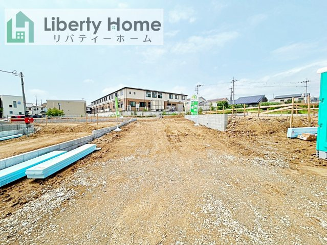 土浦市桜ケ丘町第5　新築戸建　2号棟の前面道路含む現地写真