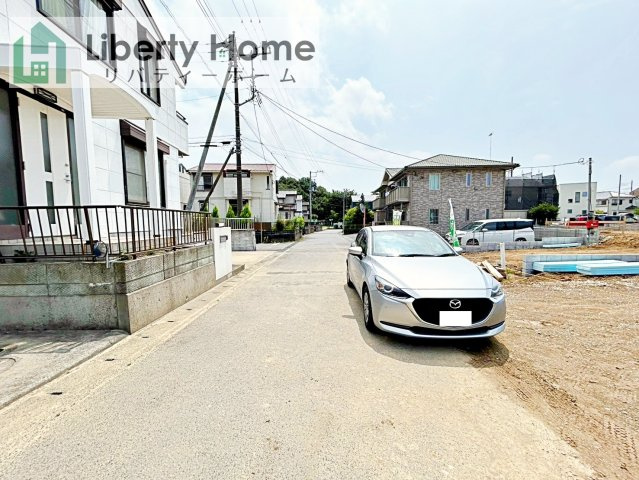 土浦市桜ケ丘町第5　新築戸建　2号棟の前面道路含む現地写真