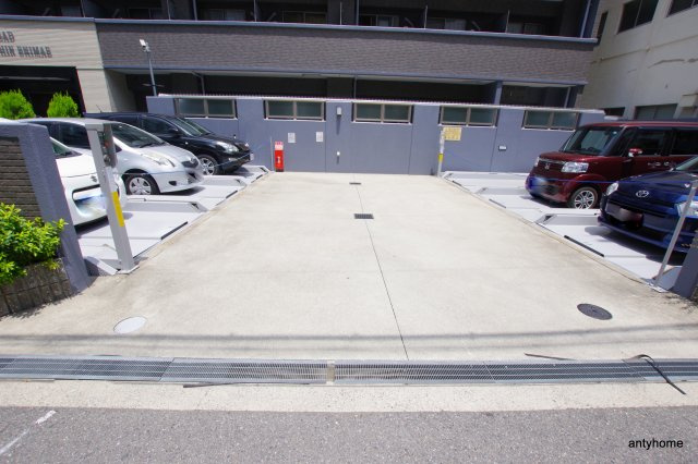 エスリード野田阪神駅前　仲介手数料無料の駐車場