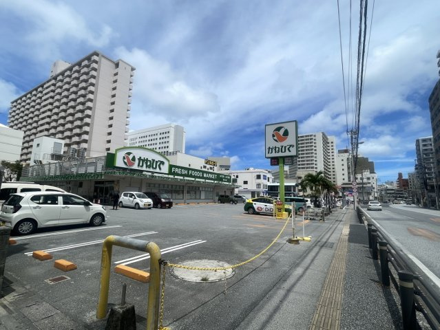 レ・シャトー泉崎の駐車場|【近隣施設】タウンプラザかねひで壺川店まで徒歩4分