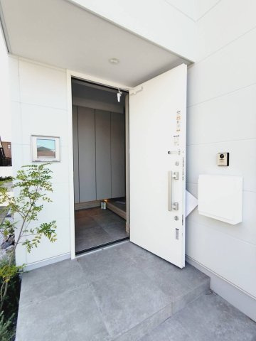 新築戸建の玄関
