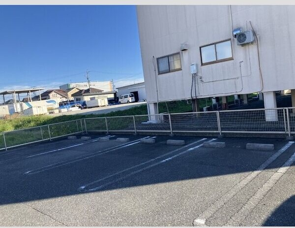 DEAR　COURTの駐車場