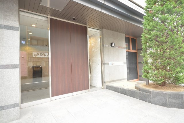 CASSIA福島駅前のエントランス