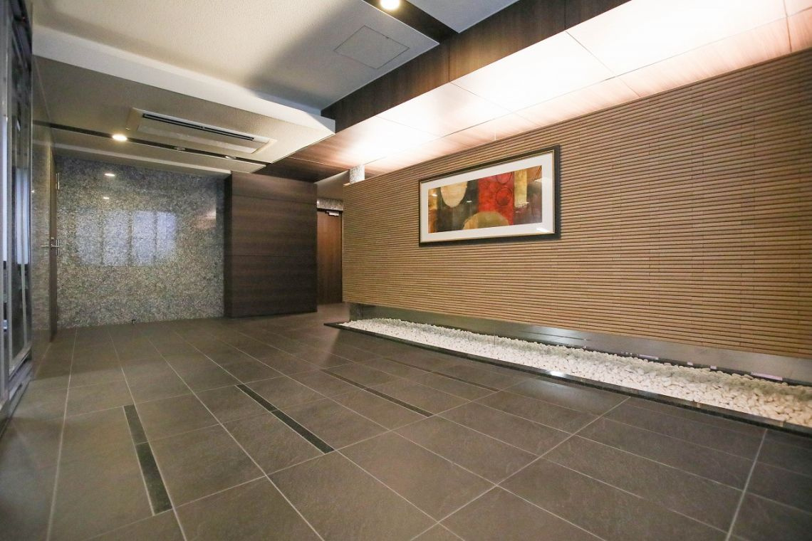 グローベルザ・シティ上野入谷のエントランス|「入谷」駅徒歩５分！平成２４年築・宅配ボックス付きマンション、グローベルザ・シティ上野入谷は即日現地案内可能となっておりますので、お気軽にお問い合わせください！