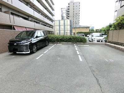 【駐車場】 | アルファスマート野田 | 敷地内平面駐車場　※2026年6月撮影