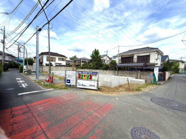 【外観】 | 【仲介手数料２２０万円が無料！】■４ＬＤＫ＋車庫■バス停まで２分■長期優良認定住宅■ＺＥＨ水準 | 決算特別キャンペーン！
家計応援サービスの限界に挑戦中！
「物件概要」の「諸費用」欄をご覧下さい！
■耐震性能など住宅性能評価６項目で最高評価
■ＺＥＨ水準（エコ住宅）
■モデルハウス見学可


