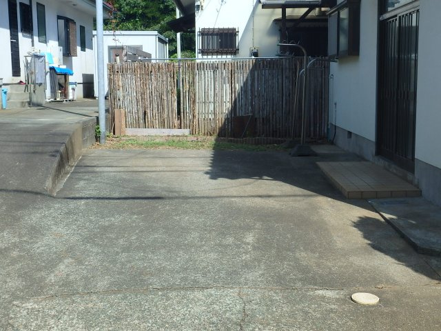S1797R　須崎貸家の駐車場