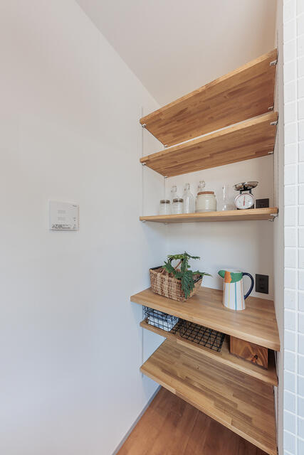 高知市朝倉甲　新築戸建ての収納|キッチン：パントリー