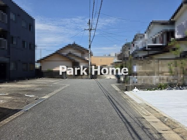 高知市朝倉甲　新築戸建ての前面道路含む現地写真