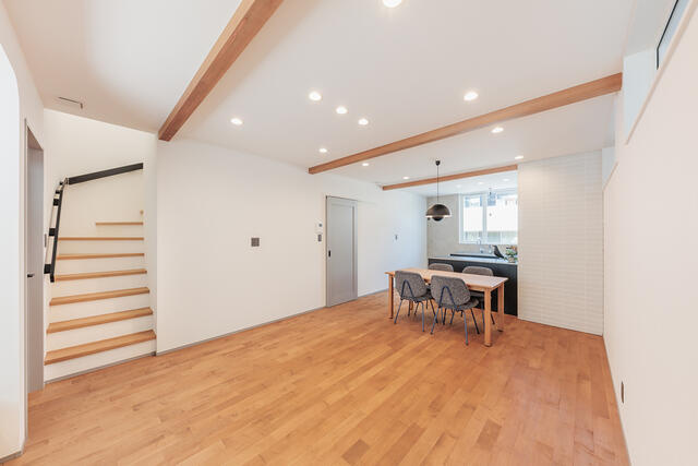 高知市朝倉甲　新築戸建ての居間・リビング|1F:16LDK