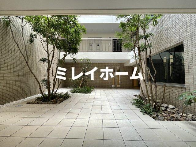 ガーデン萩中のエントランス