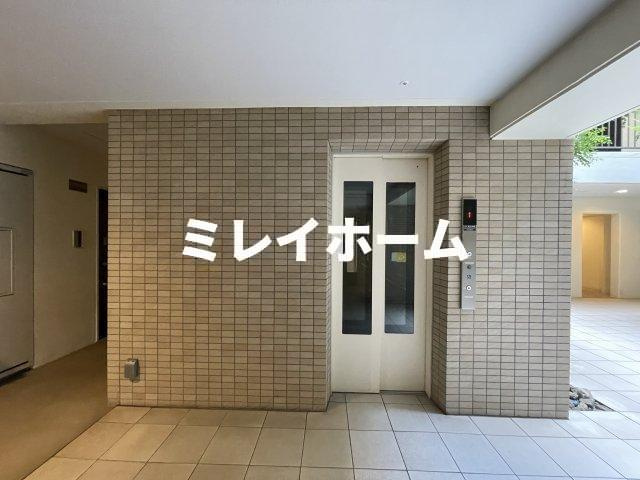 ガーデン萩中のエントランス