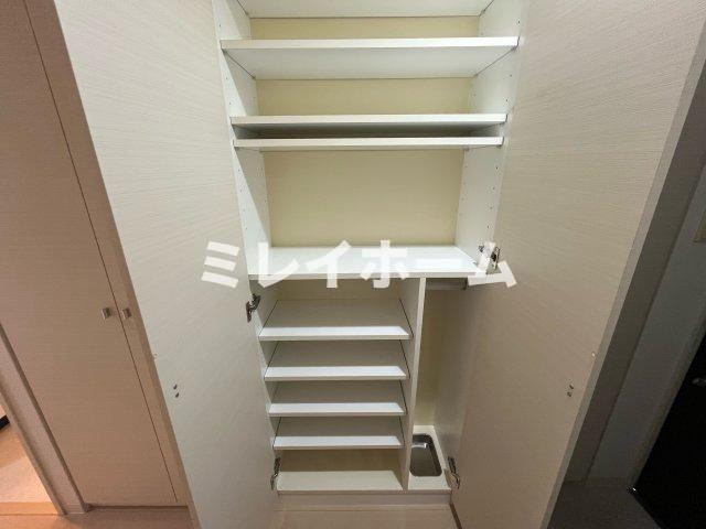 ガーデン萩中の玄関
