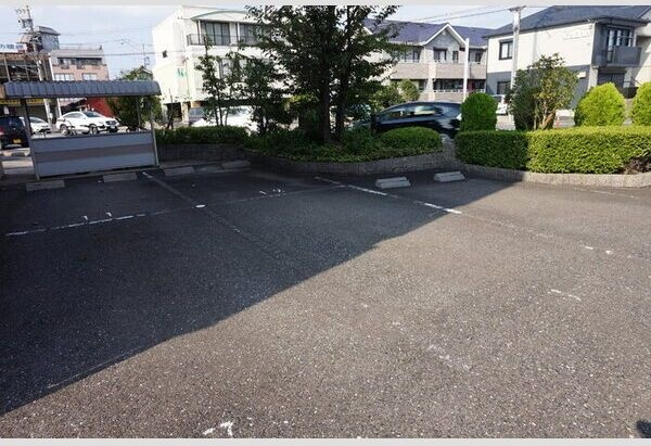 メゾン ド クリーク　Bの駐車場