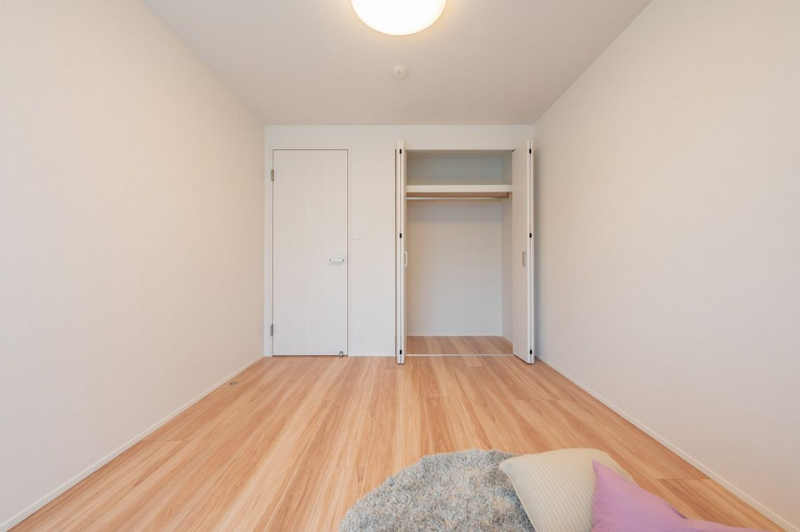 ライオンズマンション赤羽西の洋室|ライオンズマンション赤羽西：約５．９帖の洋室にはクローゼットが付いております！