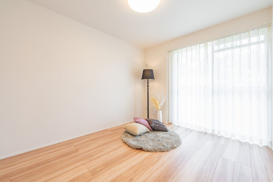 ライオンズマンション赤羽西の洋室|ライオンズマンション赤羽西：約５．９帖の洋室からもワイドバルコニーへ出ることが可能です！