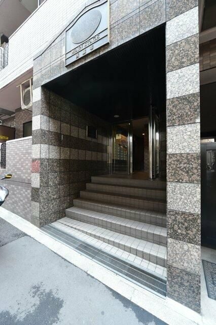 メインステージ西麻布のエントランス
