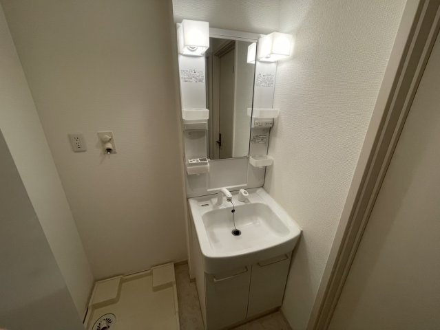 KTIレジデンス魚崎の独立洗面台|同物件別部屋写真