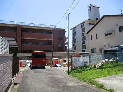 広島市佐伯区五日市中央３丁目の前面道路含む現地写真