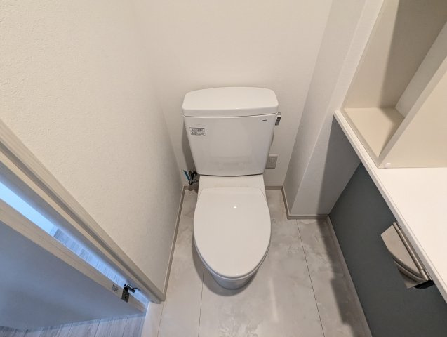 TREVO Lienのトイレ|※メーカーが異なるため、実際の設備は掲載写真と異なります。
※クロスの配色が異なります。