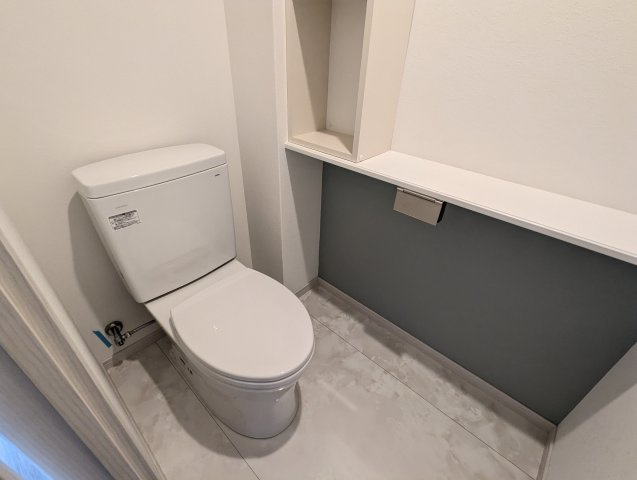 TREVO Lienのトイレ|※メーカーが異なるため、実際の設備は掲載写真と異なります。
※クロスの配色が異なります。