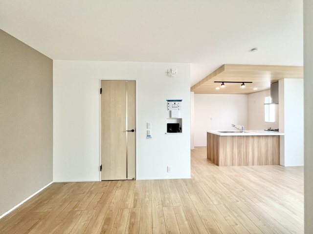 北条町２丁　新築一戸建の居間・リビング