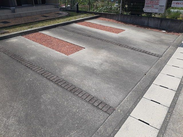 アリーヴィオⅢノースの駐車場