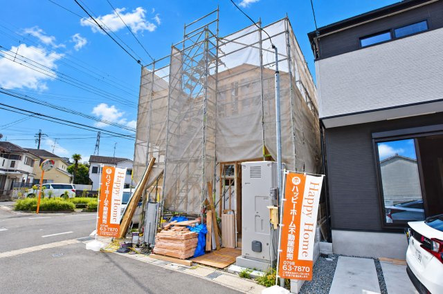 ファーストタウン伊丹市堀池2丁目新築一戸建て全2区画│3LDK+駐車2台可の前面道路含む現地写真|南側道路幅員幅は約6.9ｍ幅です。