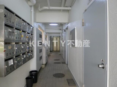 【ロビー】 | いつみハイツ | 建物の内部です