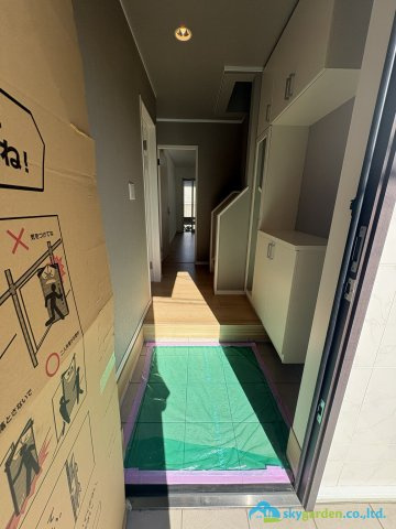 鎌倉市腰越1丁目　中古戸建の玄関|ゆったりとした玄関です