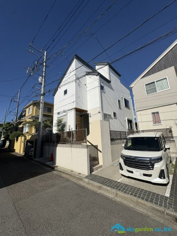 鎌倉市腰越1丁目　中古戸建の前面道路含む現地写真|前面道路含む現地写真です