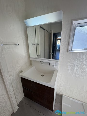 鎌倉市腰越1丁目　中古戸建の独立洗面台|朝の身支度には欠かせない独立洗面化粧台