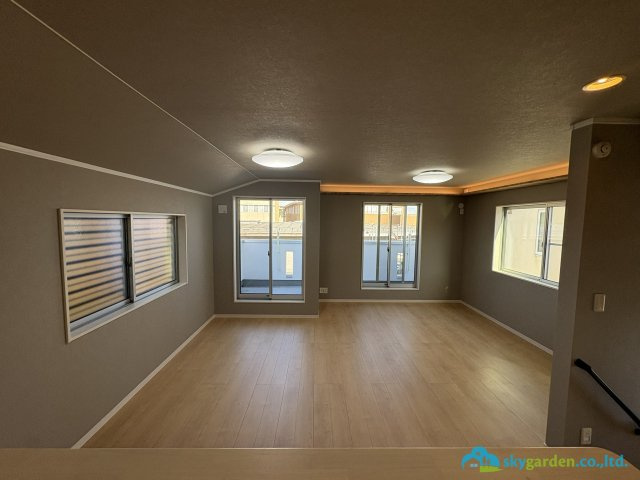 鎌倉市腰越1丁目　中古戸建の居間・リビング|こちらのリビングで趣味の時間をお楽しみください