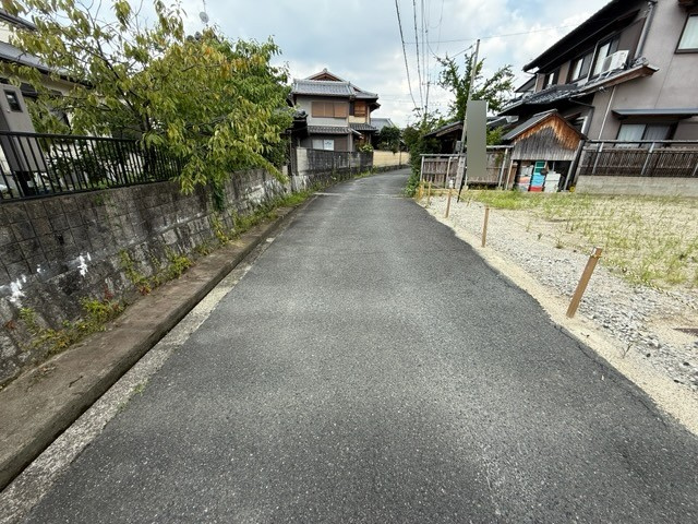 奈良市菅原東一丁目　売土地の周辺|道路幅員：約3.75ｍ