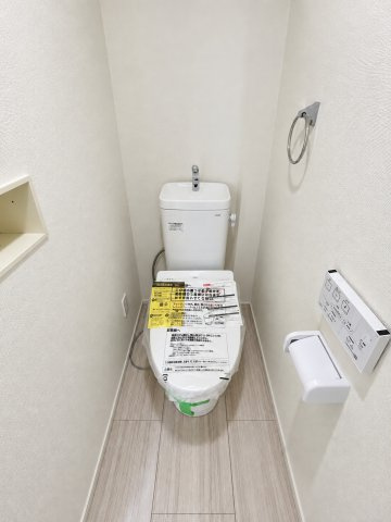 青梅市長淵1丁目　新築戸建全10棟のトイレ|2階トイレには快適な温水洗浄便座付