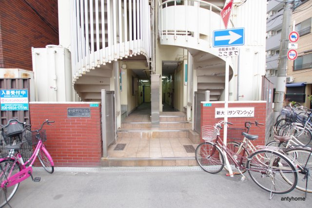 新大阪サンマンション2号館　仲介手数料無料のエントランス
