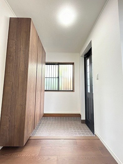 【玄関】 | 三島市錦が丘 中古住宅 XH06258 | 三島市錦が丘　玄関　リフォーム後