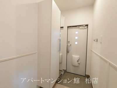 ジェルメ柏B棟の玄関
