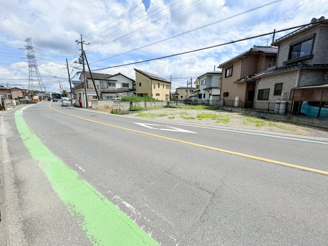 鶴ヶ島市下新田　建築条件なし売地　東武越生線『一本松駅』徒歩4分　【新町小学区】の前面道路含む現地写真